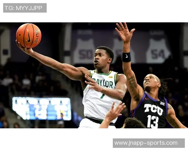 埃奇库姆高空起飞挑战米切罗虽未成功却成功造成犯规