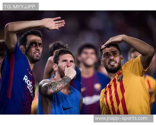 苏亚雷斯遭对方球员侵犯倒地牙哥愤怒指责裁判失职 苏亚雷斯遭对方球员侵犯倒地牙哥愤怒指责裁判失职